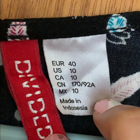 H&M black dress with feather design - Picture 3 of 4